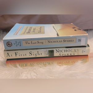 3 Nicholas spark books in very good condition